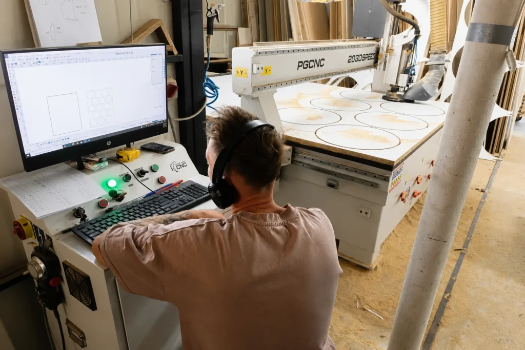 Frezowanie CNC płyty meblowej